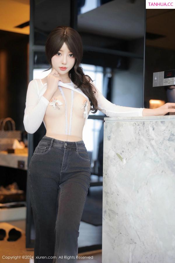  [XiuRen]高清写真图 2024.11.29 No.9524 桃妖夭 美腿丝袜第4张图片